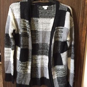 Cozy checkered black and white sweater